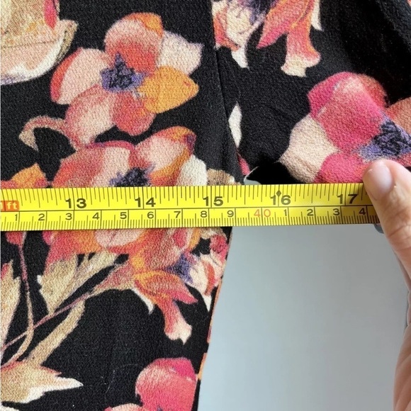 Free People Sz 2 Mini Dress Tegan Floral Swing Bell Sleeve Black Combo EUC - Picture 4 of 16
